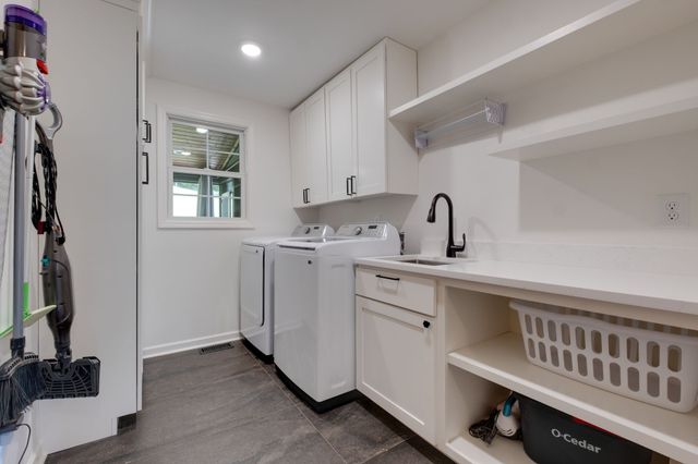 860 Lakemont Dr, Nashville, TN 37220