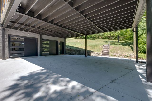 860 Lakemont Dr, Nashville, TN 37220