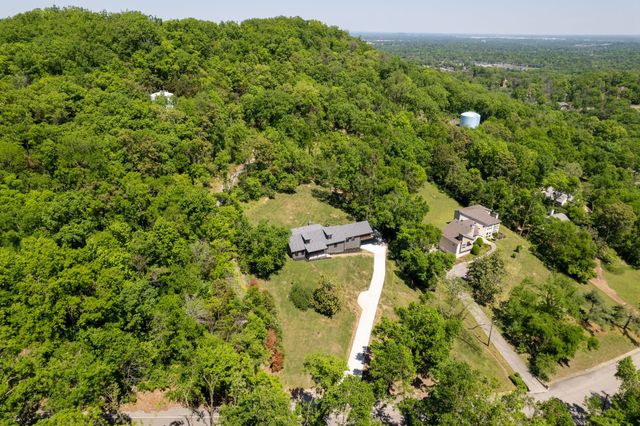 860 Lakemont Dr, Nashville, TN 37220