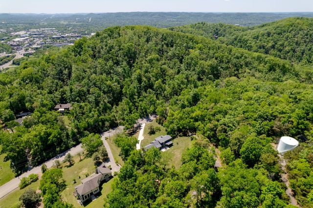 860 Lakemont Dr, Nashville, TN 37220