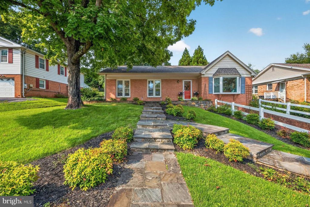 1602 LEMONTREE LN, Silver Spring, MD 20904