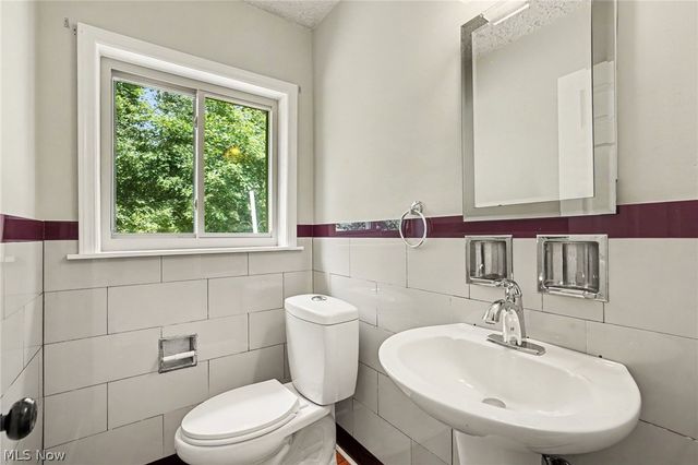 2381 Chatham Road, Akron, OH 44313