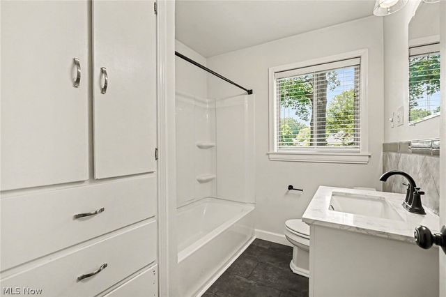 2381 Chatham Road, Akron, OH 44313