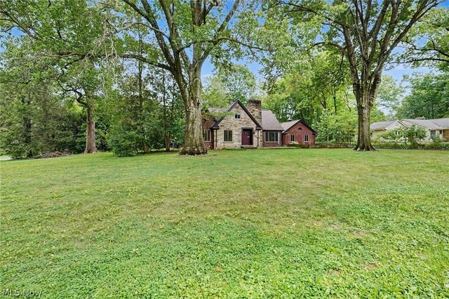 2381 Chatham Road, Akron, OH 44313
