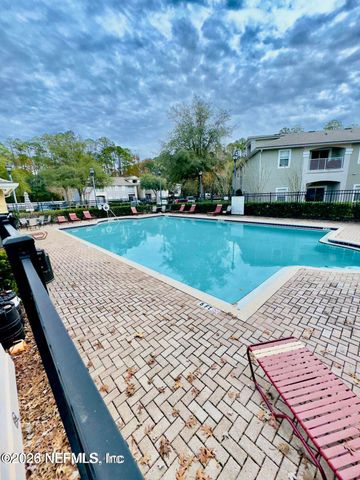 6063 MAGGIES Circle 105, Jacksonville, FL 32244