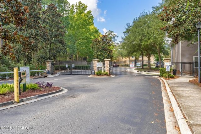 6063 MAGGIES Circle 105, Jacksonville, FL 32244