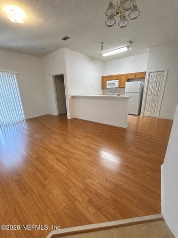 6063 MAGGIES Circle 105, Jacksonville, FL 32244