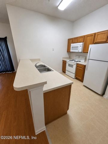 6063 MAGGIES Circle 105, Jacksonville, FL 32244