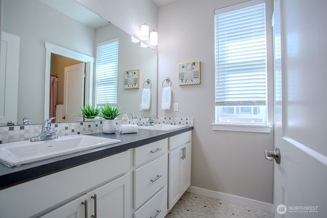 6614 Kayak Place NW, Bremerton, WA 98311