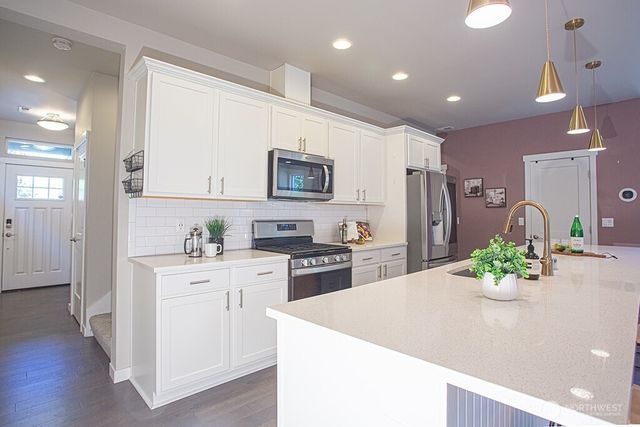 6614 Kayak Place NW, Bremerton, WA 98311