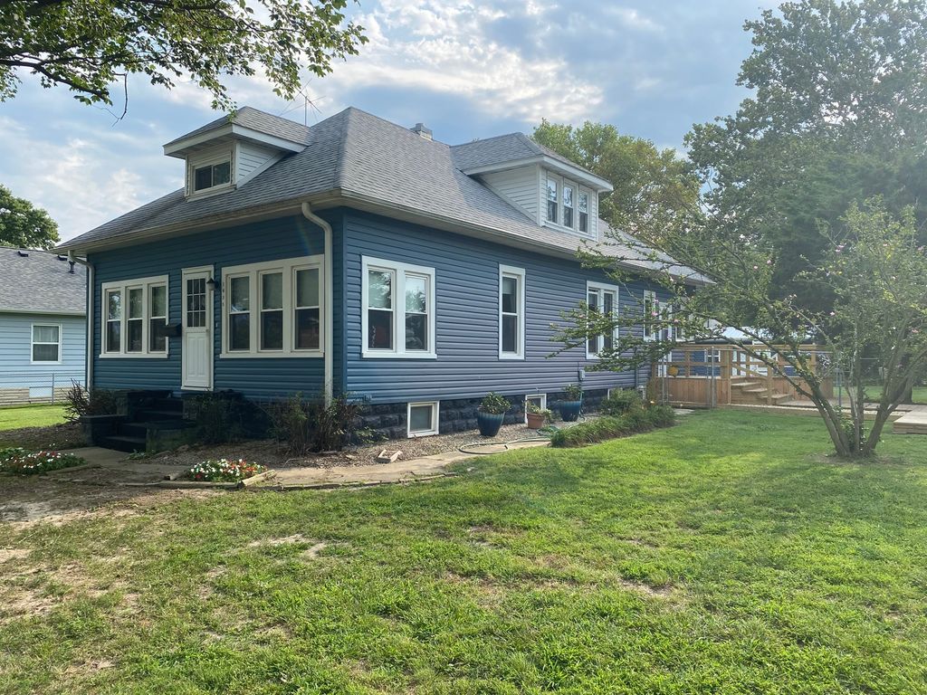 Image 1 of property listing at 1035 Dover Street, Centralia, IL 62801