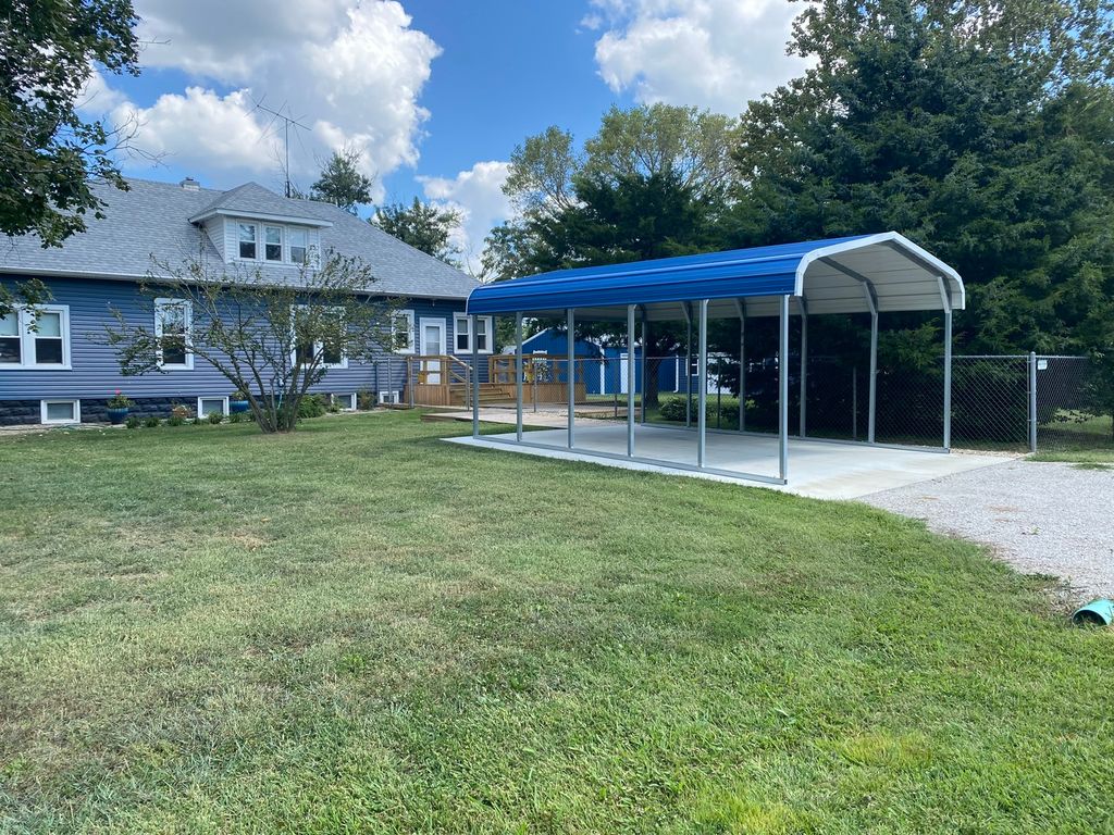 Image 16 of property listing at 1035 Dover Street, Centralia, IL 62801