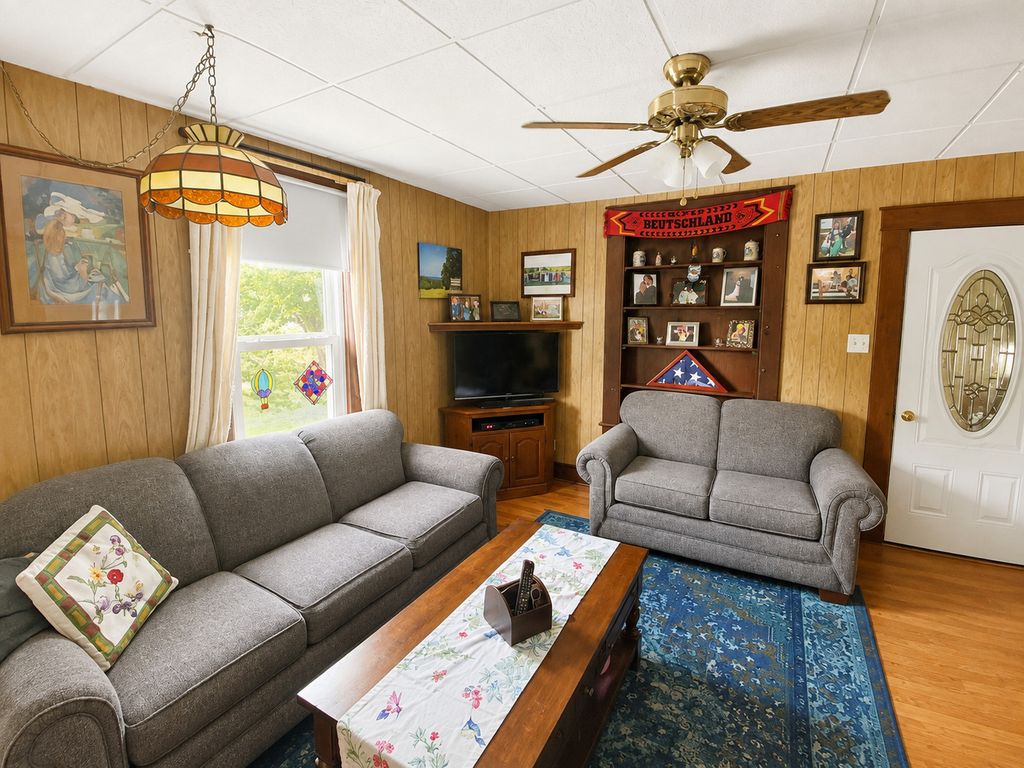 Image 6 of property listing at 1035 Dover Street, Centralia, IL 62801