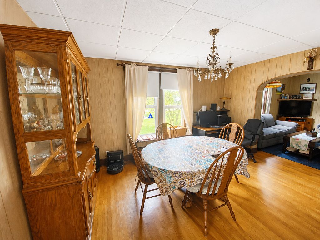 Image 7 of property listing at 1035 Dover Street, Centralia, IL 62801