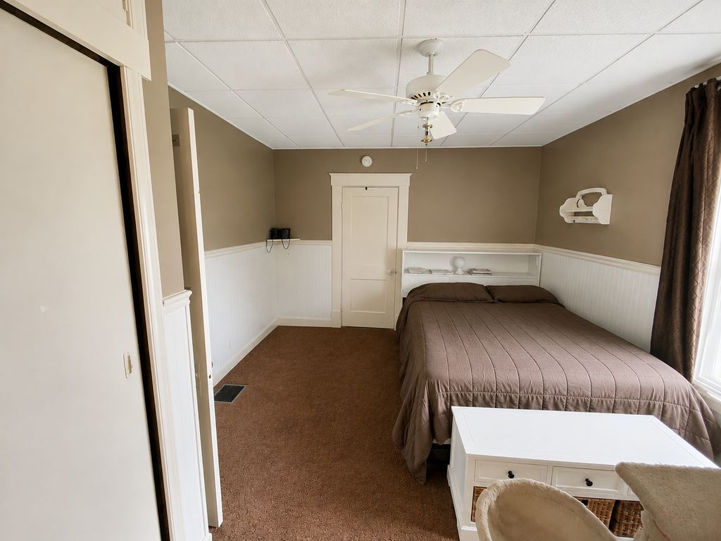 Image 9 of property listing at 1035 Dover Street, Centralia, IL 62801