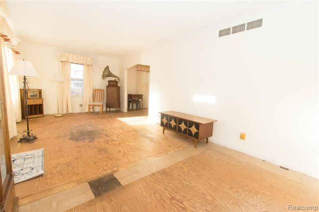 30819 Lund Avenue, Warren, MI 48093