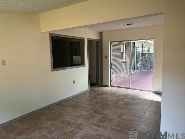 2464 Kensington Dr, Baton Rouge, LA 70809