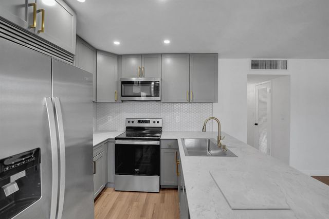 5203 NE 24th Terrace B207, Fort Lauderdale, FL 33308