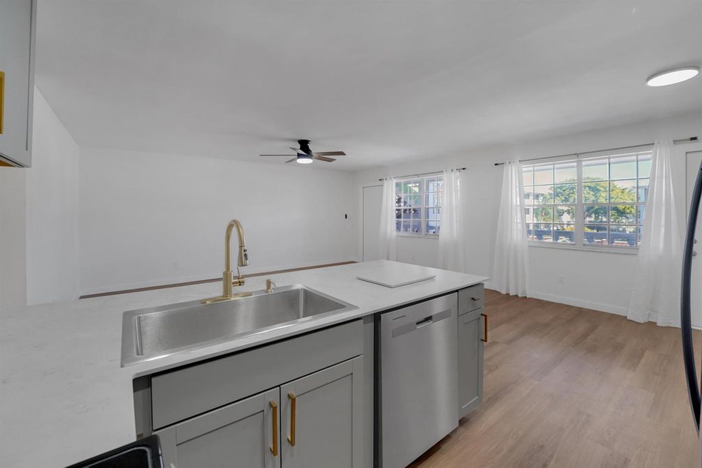 5203 NE 24th Terrace B207, Fort Lauderdale, FL 33308