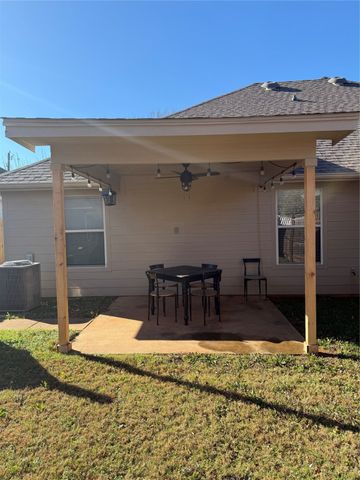 505 Maple Street B, Aubrey, TX 76227