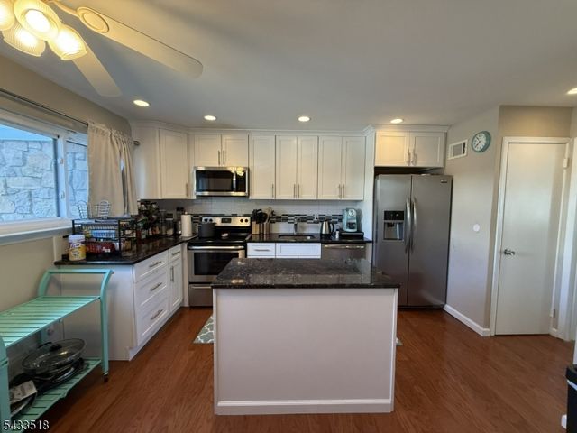 918 Merritt Dr, Hillsborough Twp., NJ 08844