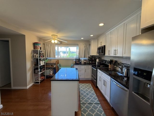 918 Merritt Dr, Hillsborough Twp., NJ 08844