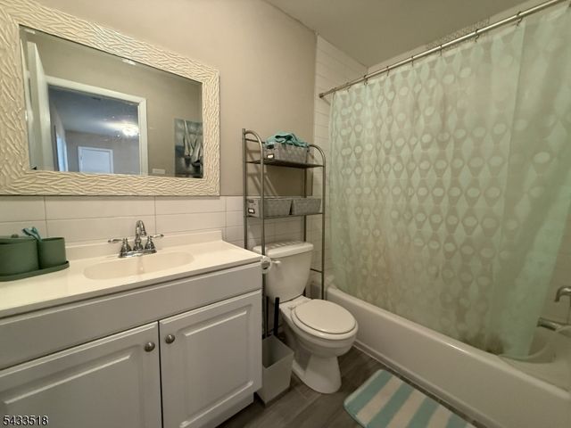 918 Merritt Dr, Hillsborough Twp., NJ 08844