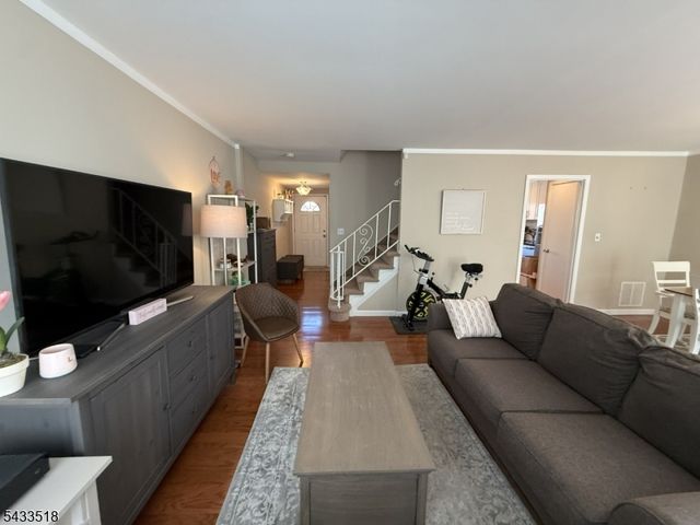 918 Merritt Dr, Hillsborough Twp., NJ 08844