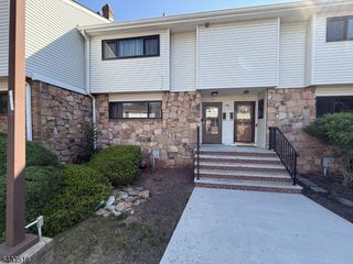 918 Merritt Dr, Hillsborough Twp., NJ 08844
