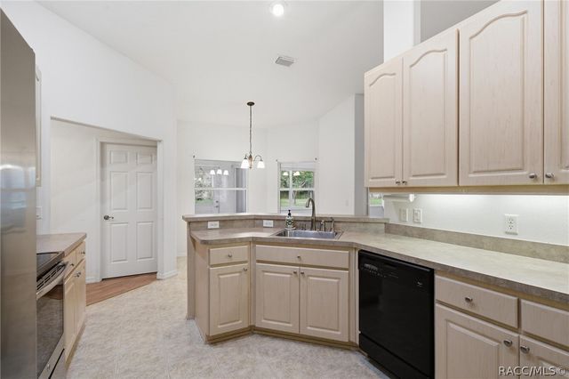 2340 W Tall Oaks Drive, Beverly Hills, FL 34465
