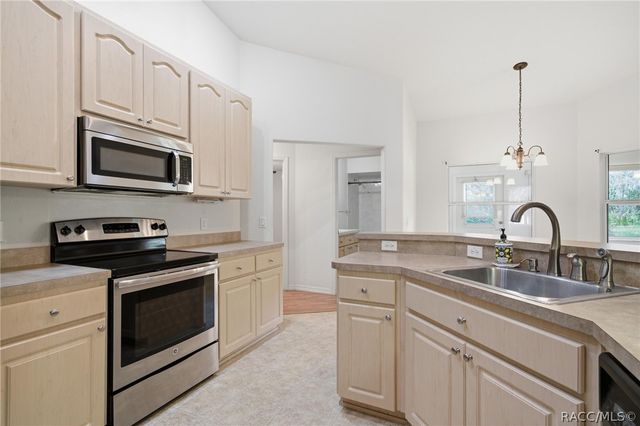 2340 W Tall Oaks Drive, Beverly Hills, FL 34465