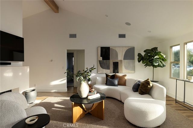 212 E 19th Street, Costa Mesa, CA 92627