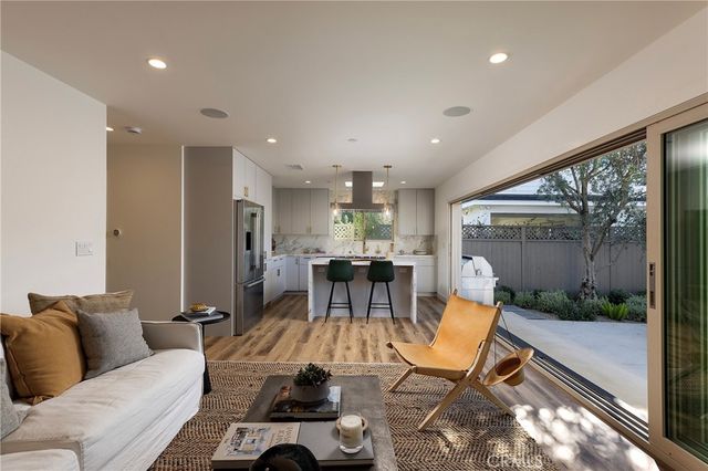 212 E 19th Street, Costa Mesa, CA 92627