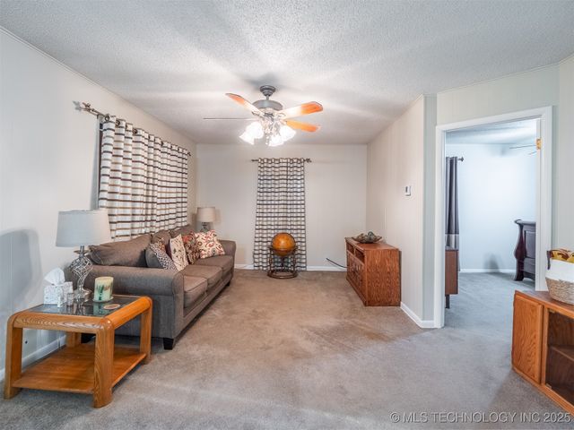 190 SW 2nd Street, Krebs, OK 74432