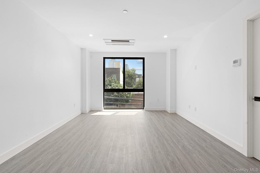 46-40 Vernon Boulevard 3A, Long Island City, NY 11101
