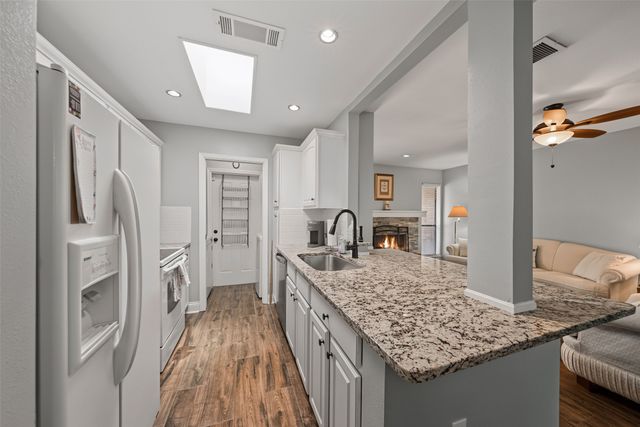 23 Park Lane, Bedford, TX 76021