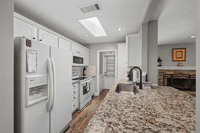 23 Park Lane, Bedford, TX 76021