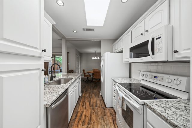 23 Park Lane, Bedford, TX 76021