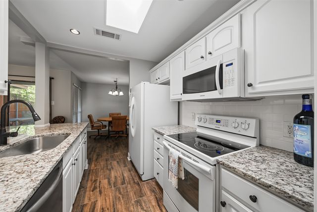 23 Park Lane, Bedford, TX 76021