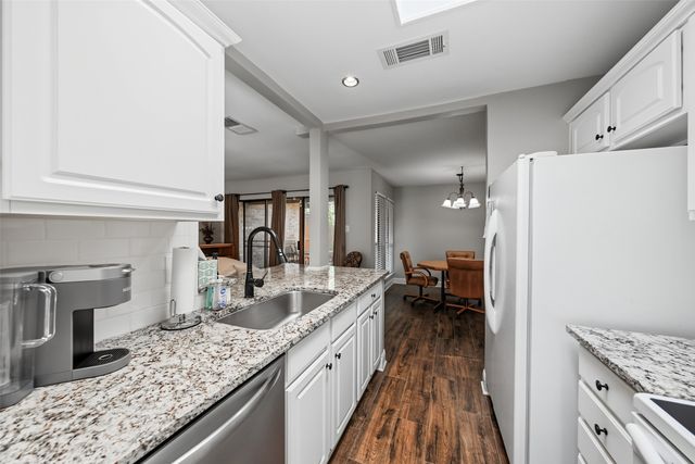 23 Park Lane, Bedford, TX 76021
