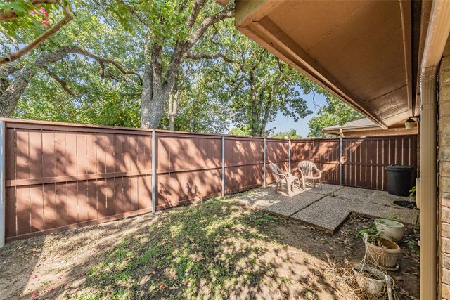 23 Park Lane, Bedford, TX 76021