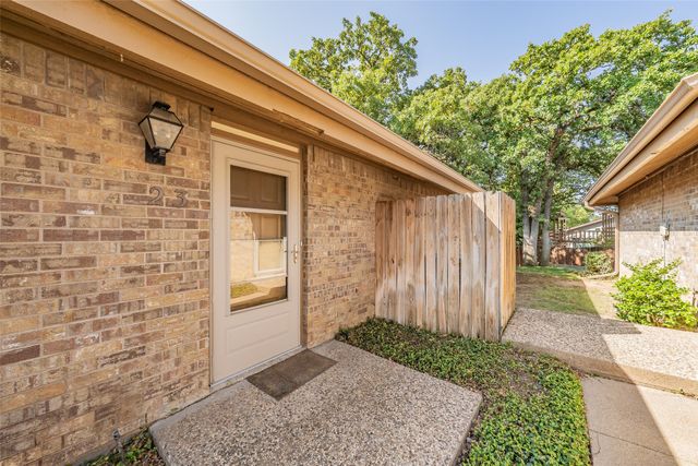 23 Park Lane, Bedford, TX 76021