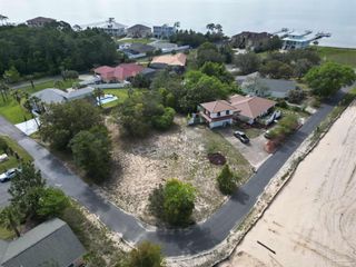 1637 Smugglers Cove Cir, Gulf Breeze, FL 32563