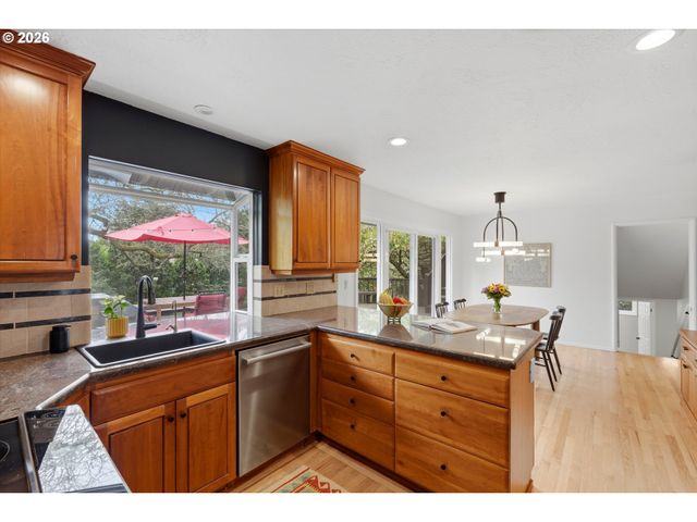 11700 Sw FOOTHILL Dr, Portland, OR 97225