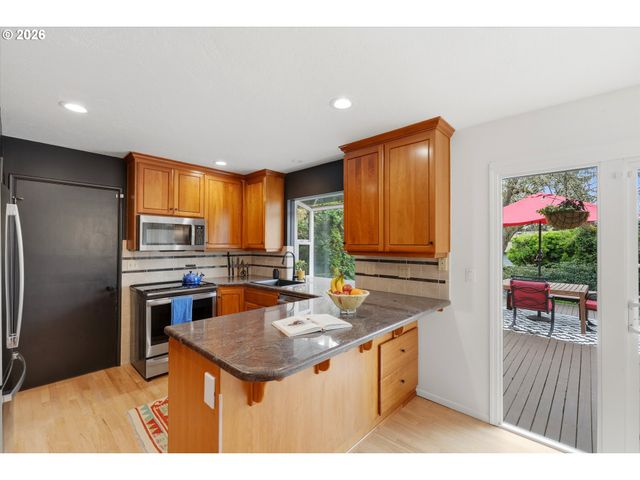 11700 Sw FOOTHILL Dr, Portland, OR 97225
