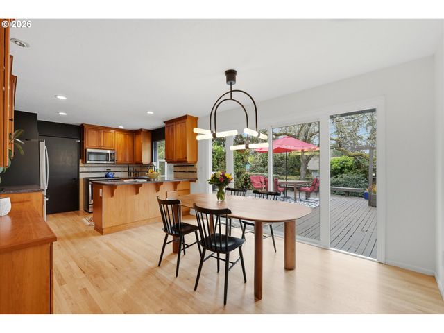 11700 Sw FOOTHILL Dr, Portland, OR 97225