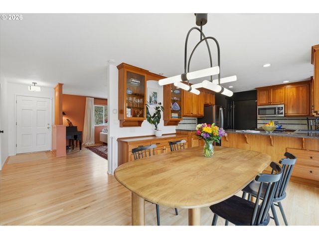 11700 Sw FOOTHILL Dr, Portland, OR 97225