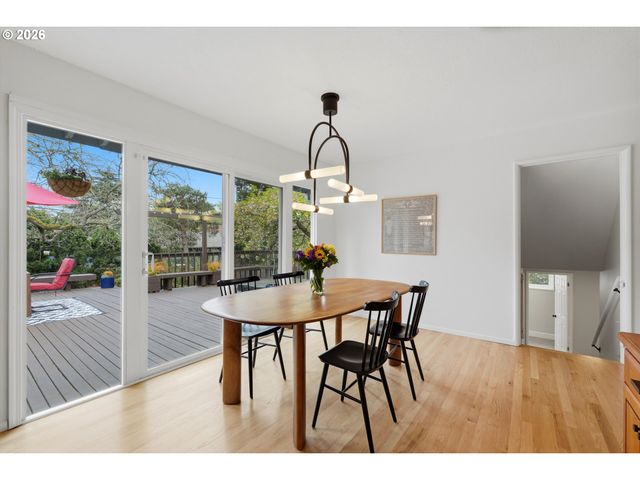 11700 Sw FOOTHILL Dr, Portland, OR 97225