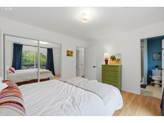 11700 Sw FOOTHILL Dr, Portland, OR 97225