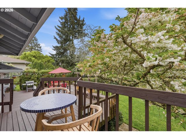 11700 Sw FOOTHILL Dr, Portland, OR 97225